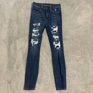 AMERICAN EAGLE RIPPED JEANS